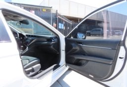 2019 Toyota Camry SE - Thumbnail 17