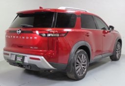 2023 Nissan Pathfinder AWD SL - Thumbnail 8