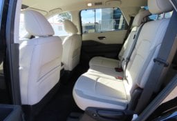 2023 Nissan Pathfinder SL - Thumbnail 29