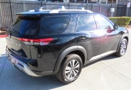 2023 Nissan Pathfinder SL - Thumbnail 10