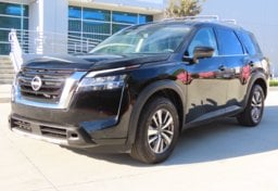 2023 Nissan Pathfinder SL - Thumbnail 3