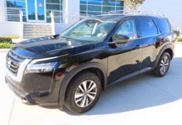 2023 Nissan Pathfinder SL - Thumbnail 1