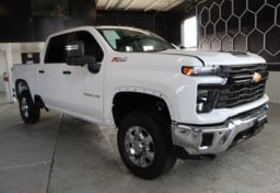 2025 Chevrolet Silverado 3500HD 4x4 - Thumbnail 3