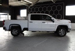 2025 Chevrolet Silverado 3500HD 4x4 - Thumbnail 9