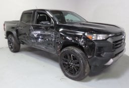 2024 Chevrolet Colorado Trail Boss - Thumbnail 2