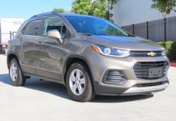2022 Chevrolet Trax LT - Thumbnail 2