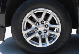 2019 Chevrolet Suburban - Thumbnail 15