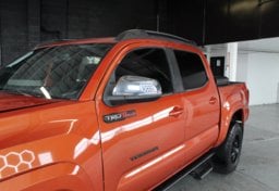 2018 Toyota Tacoma TRD Off-Road - Thumbnail 13