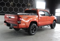 2018 Toyota Tacoma TRD Off-Road - Thumbnail 6