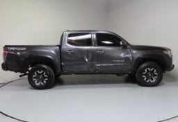 2022 Toyota Tacoma TRD Off-Road - Thumbnail 5