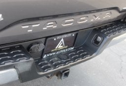 2017 Toyota Tacoma - Thumbnail 23