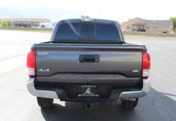 2017 Toyota Tacoma - Thumbnail 11