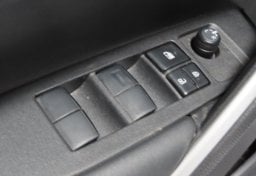 2025 Toyota Corolla Cross LE - Thumbnail 28