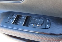 2025 Nissan Kicks SR - Thumbnail 28