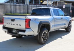 2026 Toyota Tacoma TRD Off-Road - Thumbnail 7