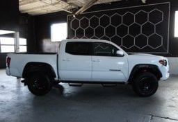 2023 Toyota Tacoma TRD Pro - Thumbnail 9