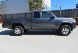 2019 Toyota Tacoma SR - Thumbnail 5