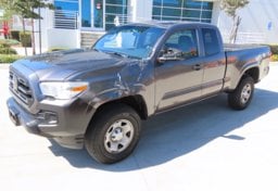 2019 Toyota Tacoma SR - Thumbnail 2