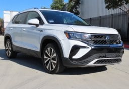 2023 Volkswagen Taos SE - Thumbnail 3