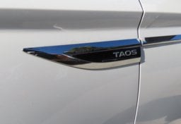 2023 Volkswagen Taos SE - Thumbnail 18