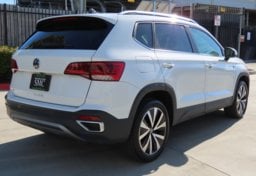 2023 Volkswagen Taos SE - Thumbnail 8