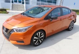 2022 Nissan Versa SR - Thumbnail 2