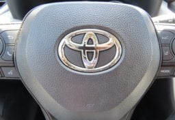 2025 Toyota RAV4 Hybrid XLE - Thumbnail 26