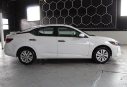 2025 Nissan Sentra - Thumbnail 9