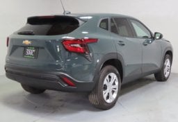 2025 Chevrolet Trax LS - Thumbnail 8