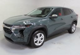 2025 Chevrolet Trax LS - Thumbnail 2