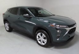 2025 Chevrolet Trax LS - Thumbnail 1