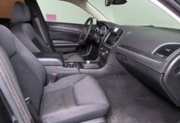 2022 Chrysler 300 Touring - Thumbnail 25