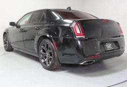 2022 Chrysler 300 Touring - Thumbnail 8