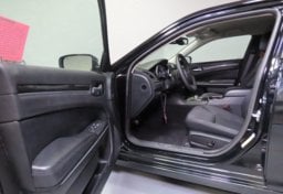 2022 Chrysler 300 Touring - Thumbnail 18