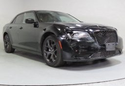 2022 Chrysler 300 Touring - Thumbnail 4