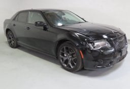 2022 Chrysler 300 Touring - Thumbnail 2