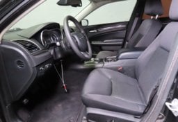 2022 Chrysler 300 Touring - Thumbnail 24