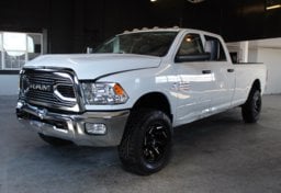 2014 Ram 3500. 4x4 - Thumbnail 4