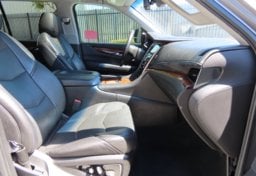2018 Cadillac Escalade Luxury - Thumbnail 22