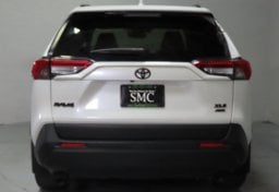 2022 Toyota RAV4 XLE Premium - Thumbnail 11