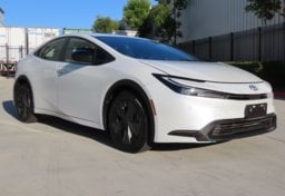 2025 Toyota Prius LE - Thumbnail 4