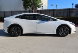 2025 Toyota Prius LE - Thumbnail 10
