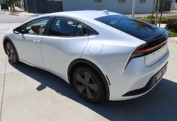 2025 Toyota Prius LE - Thumbnail 7