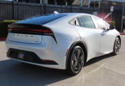 2025 Toyota Prius LE - Thumbnail 6