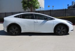 2025 Toyota Prius LE - Thumbnail 6