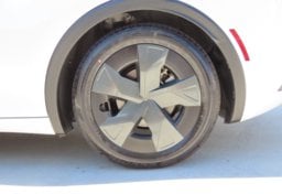 2025 Toyota Prius LE - Thumbnail 18