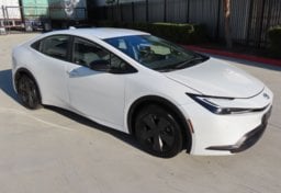 2025 Toyota Prius LE - Thumbnail 2