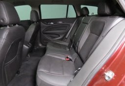 2018 Buick Regal TourX Essence - Thumbnail 10