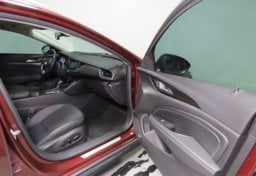 2018 Buick Regal TourX Essence - Thumbnail 21