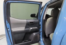 2019 Toyota Tacoma SR5 - Thumbnail 16